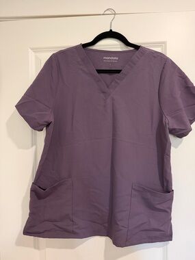 Mandala Women's V-Neck Scrub Top in Lavender